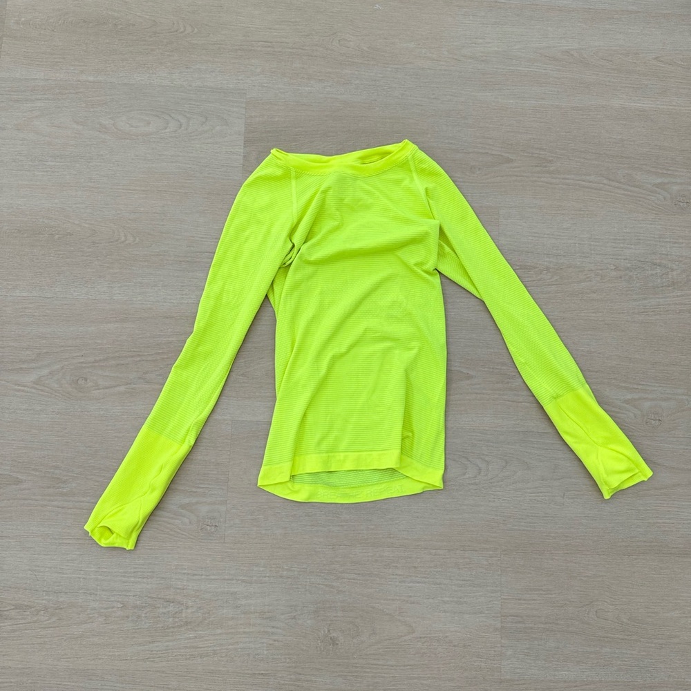 Lululemon Athletica Fitted Long Sleeve Tee in Yellow and Green swifty tech